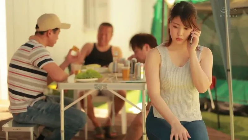 Anh xã khờ để bà xã tham gia sự kiện cắm trại với mấy gã gần nhà và cái kết